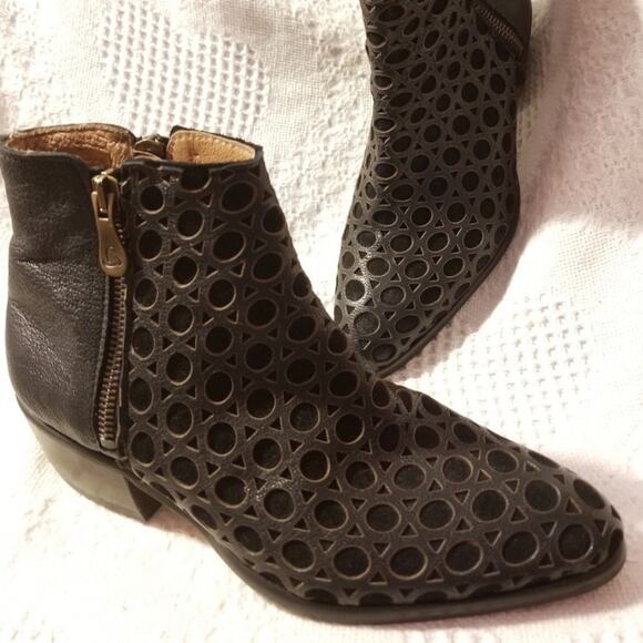 kanna Spain Belos Leather Laser Cut Loop Zip Booties Black Size 6/36 - Picture 6 of 10